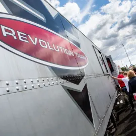 Přijíždí vlak, který doveze silné příběhy