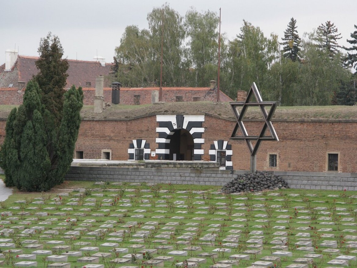 Památník Terezín nemá peníze na platy
