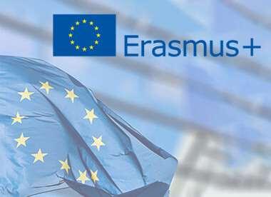 Poslanci EP chtějí v rozpočtu EU na 2025 zachovat peníze na program Erasmus+