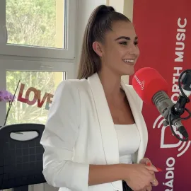 Obálku časopisu Playboy zdobí dívka z Mostu