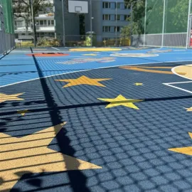Nové hřiště zdobí planety