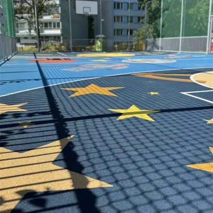 Nové hřiště zdobí planety