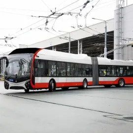 Je dlouhej jako Lovosice a jezdí i na baterky