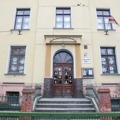 Ve škole v Předlicích došlo místo, nastoupí bagr