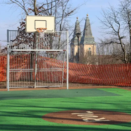 Nové hřiště čeká na lajny a zelenou